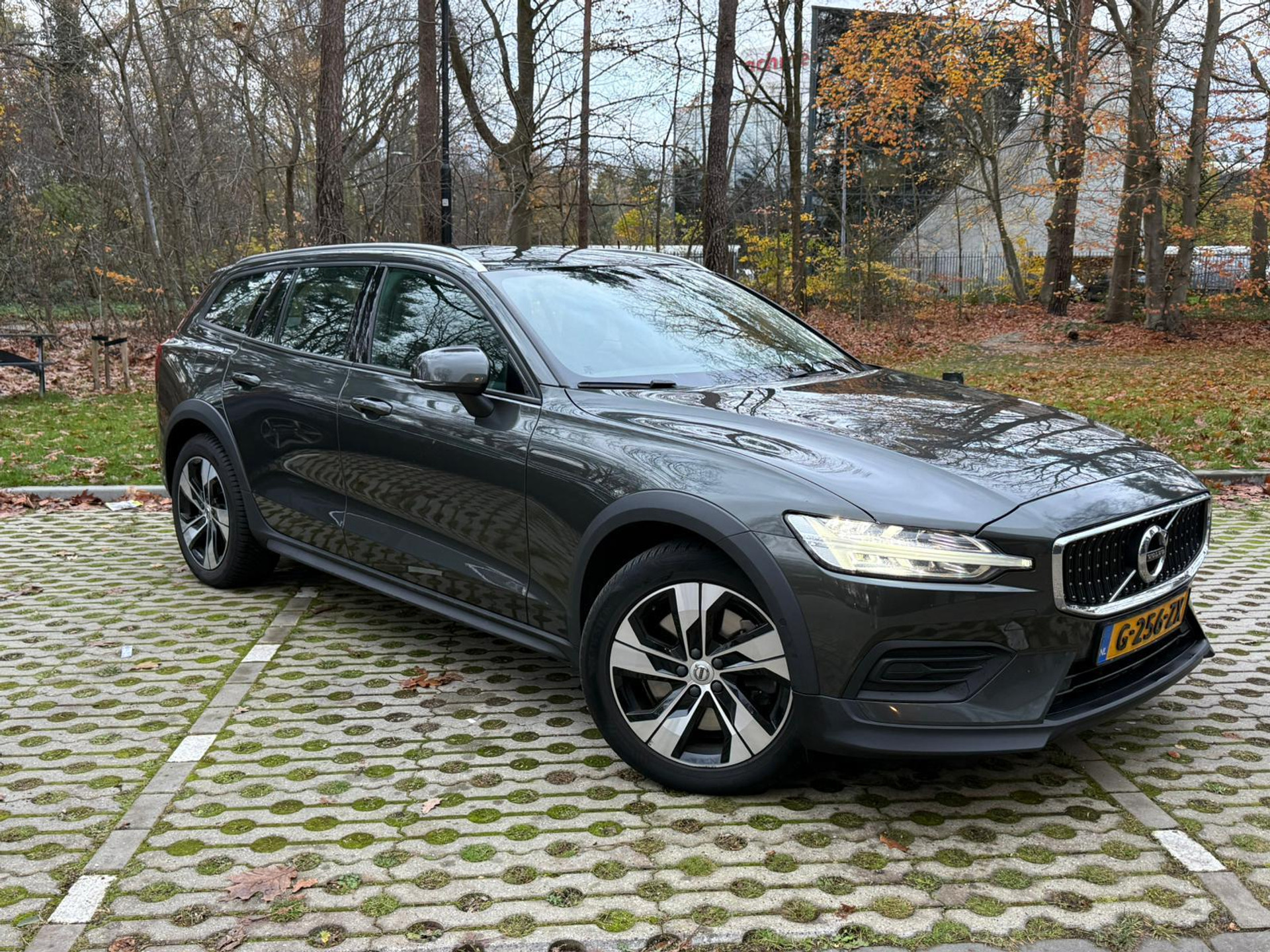 Volvo V60 Cross Country 2.0 T5 AWD Pro 49461086-0.jpg | Baauw Automotive