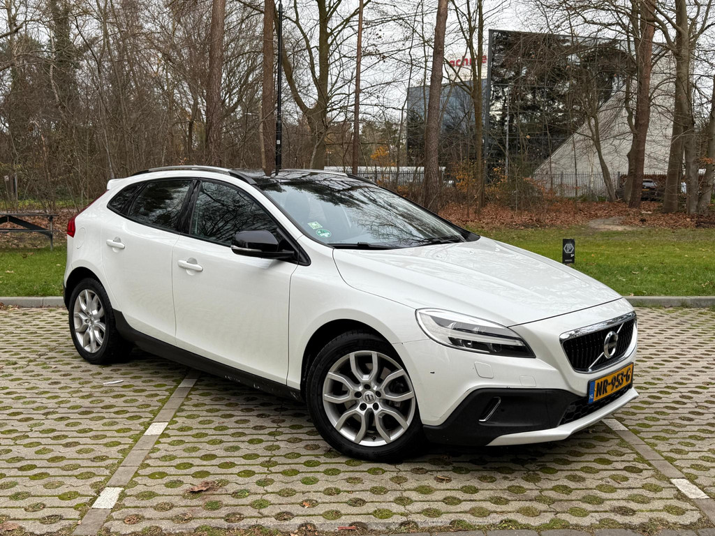 Volvo V40 Cross Country 2.0 T4 Nordic+ 49728638-0.jpg | Baauw Automotive