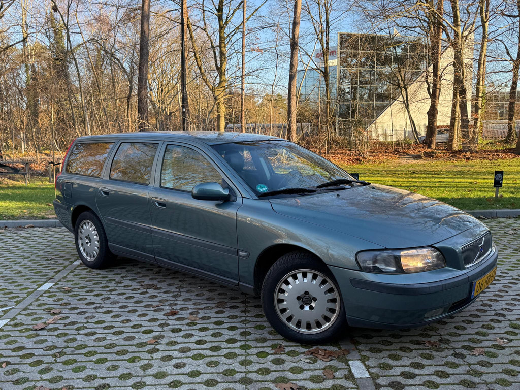 Volvo V70 2.4 T Comfort Line 50258998-0.jpg | Baauw Automotive