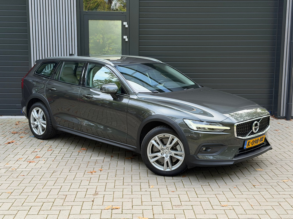 Volvo V60 Cross Country 2.0 B5 AWD Pro 57224197-0.jpg | Baauw Automotive
