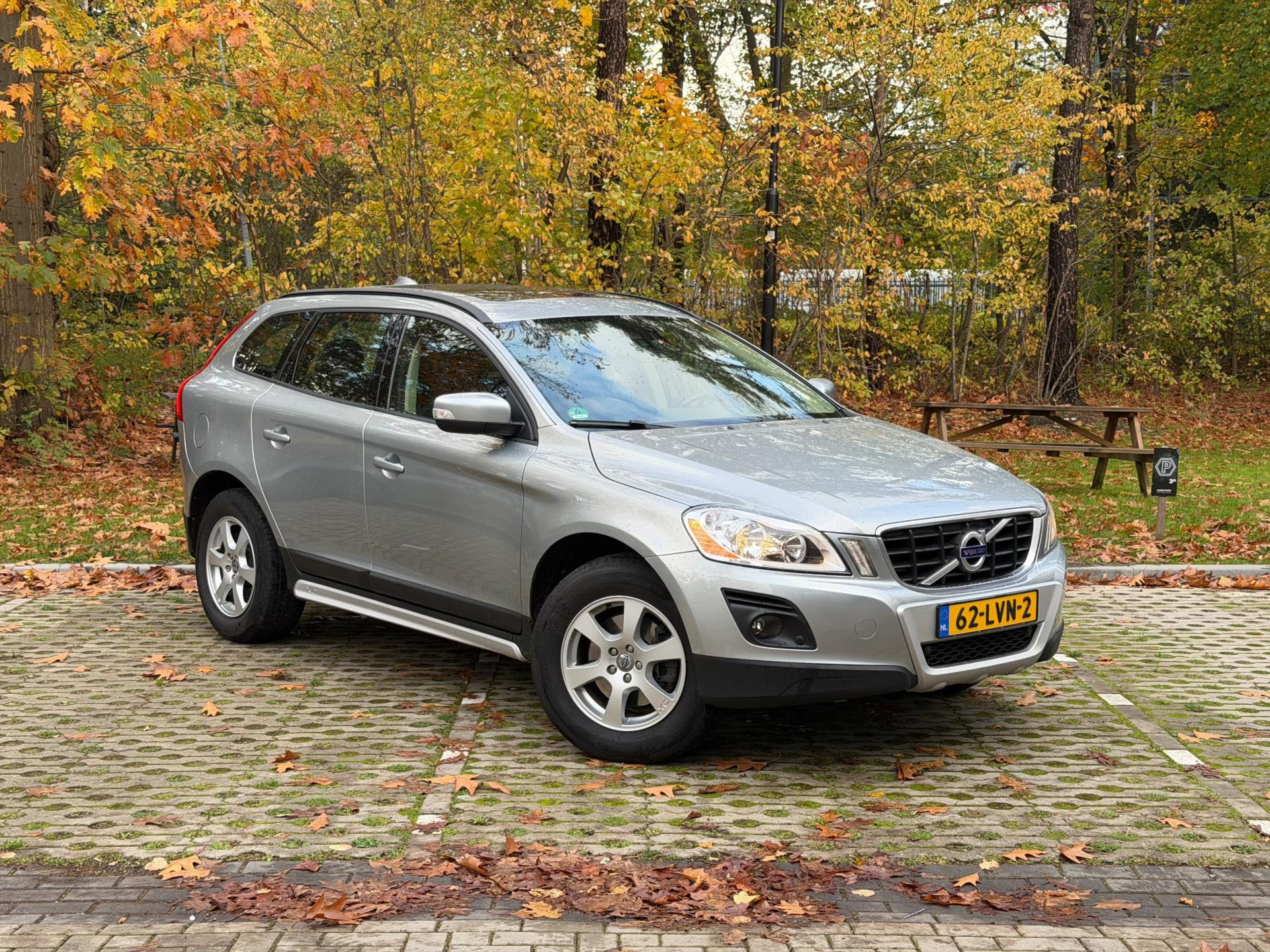 Volvo XC60 2.4D FWD 48823358-0.jpg | Baauw Automotive